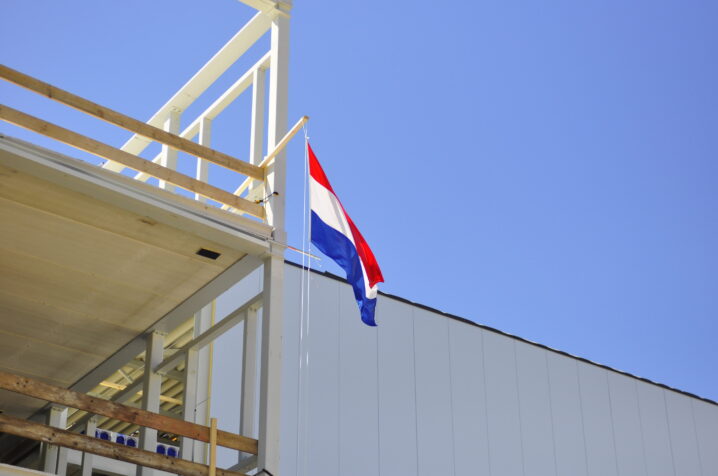 Vlag in top bij BREEAM Excellent warehouse in Beuningen