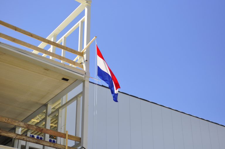 Vlag-in-top-bij-DC-Cornelissen