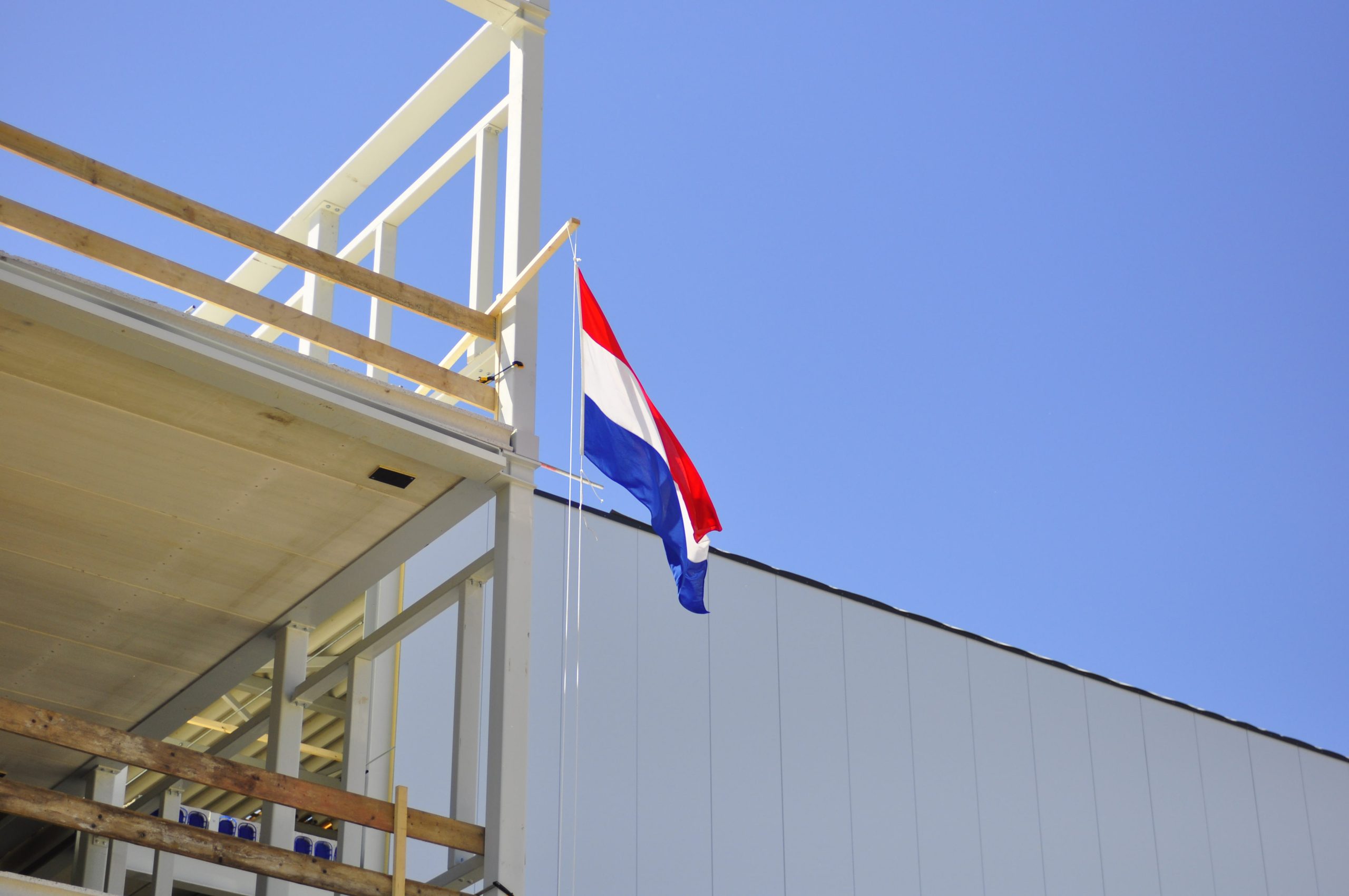 Vlag-in-top-bij-DC-Cornelissen